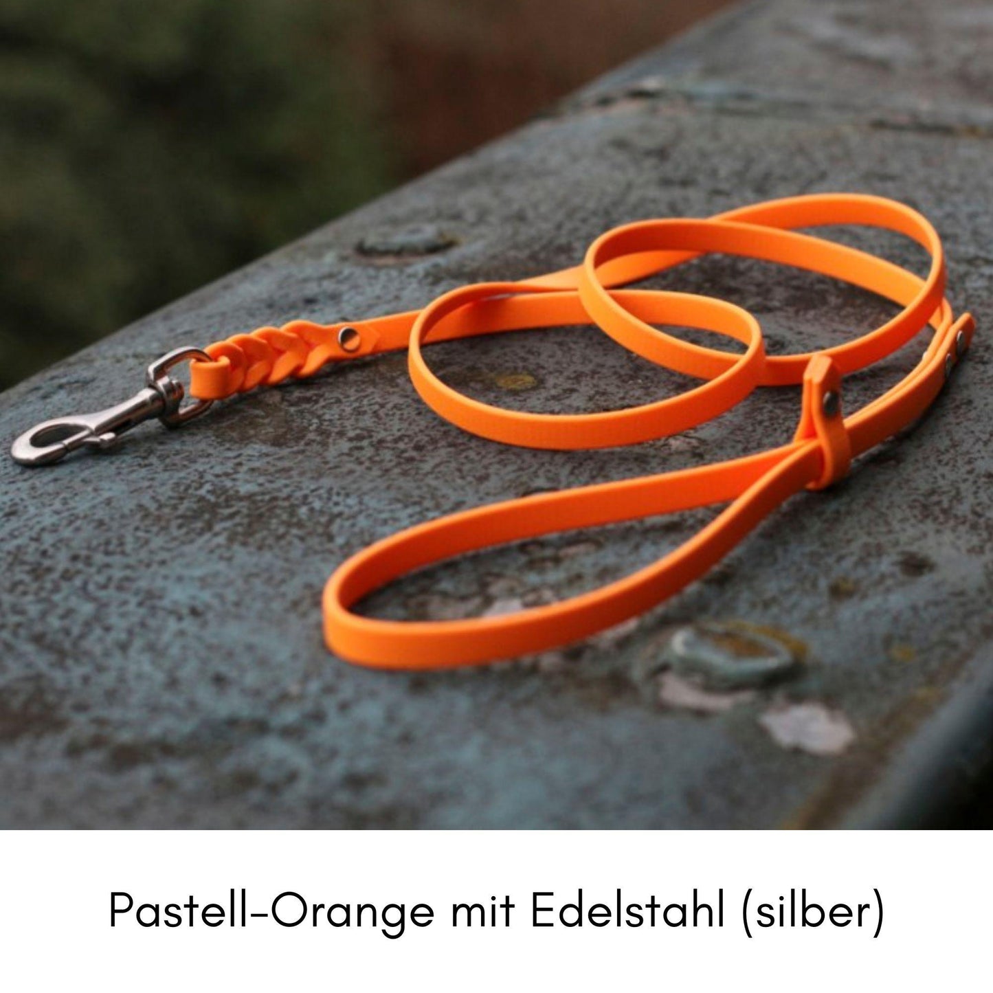 geflochtene Biothane Hundeleine für kleine Hunde in der Farbe Pastell-Orange mit Edelstahl