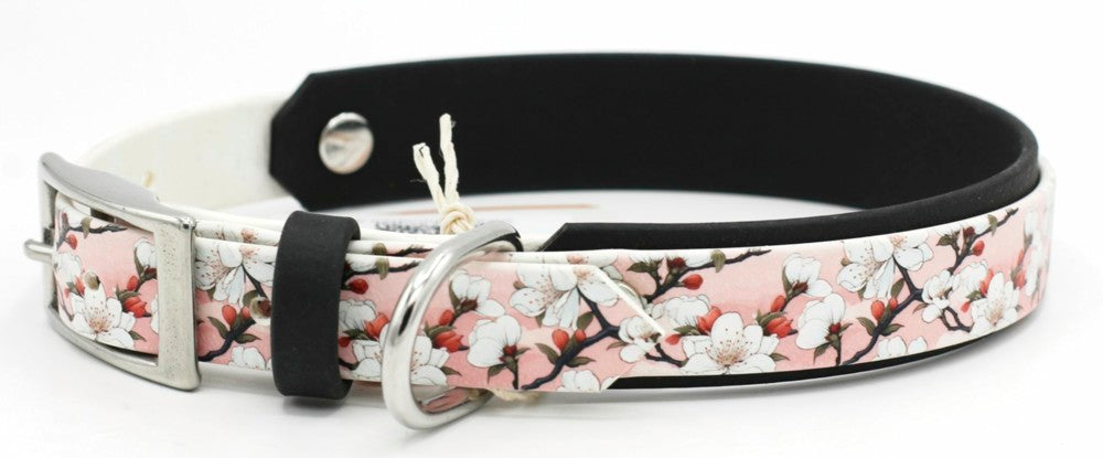 Handgemachtes UV Biothane Halsband mit Cherry Blossoms Motiv