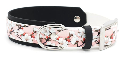 Handgemachtes UV Biothane Halsband mit Cherry Blossoms Motiv