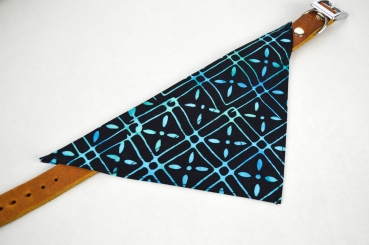 Dreieckstuch - für's Halsband, Batik Schwarz mit blauem Muster