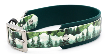 BioThane Halsband breit in dunkelgrün mit Winterwald-Muster seitlich