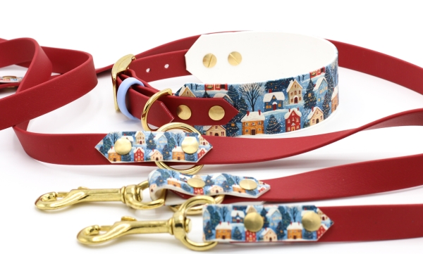 BioThane Halsband in dunkelrot mit weihnachtlichem Motiv von der Seite