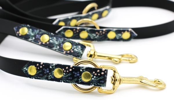 Juniper Berries Motiv mit Schwarz